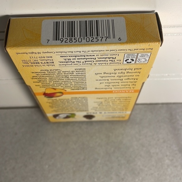 Burt's Bees Coconut & Pear / Mango Moisturizing Lip Balm 100% Natural 2pack - Picture 5 of 6